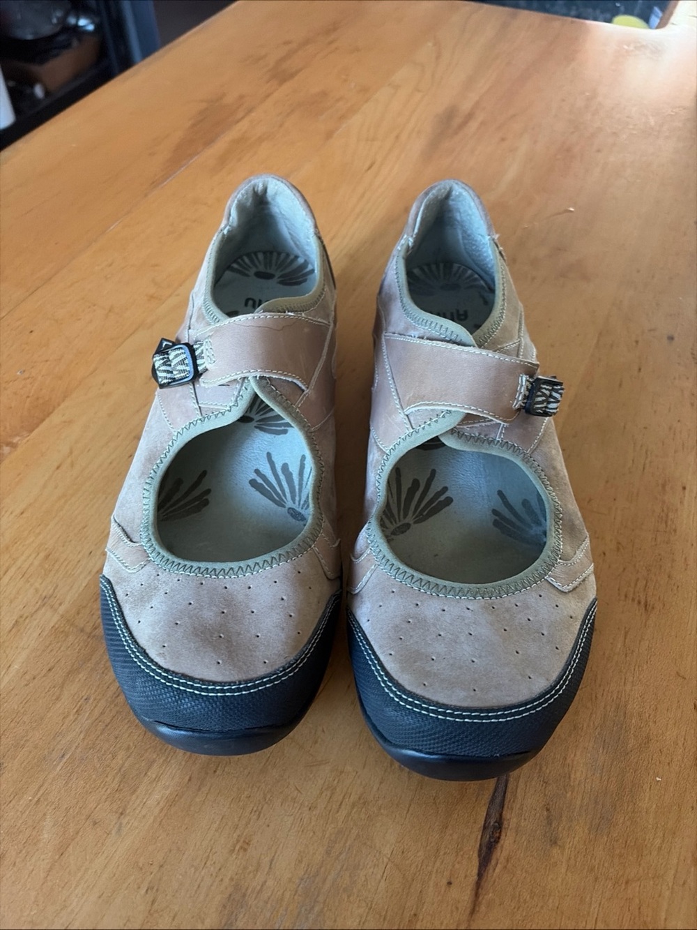 Ahnu Benicia Women's Beige Mary Jane Comfort Shoes size 10